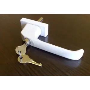 Ручка оконная с ключом белая